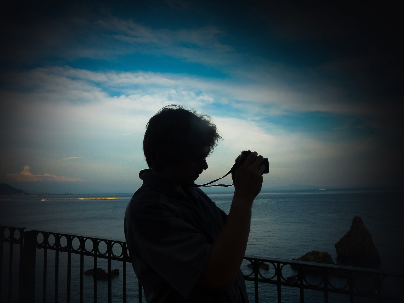 Sven Klimpel shooting at the coast